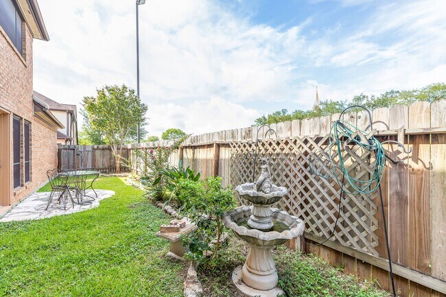 Building Photo - 18242 Vinland Dr