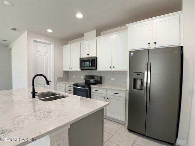 Building Photo - 1499 Tropical Pine Cove
