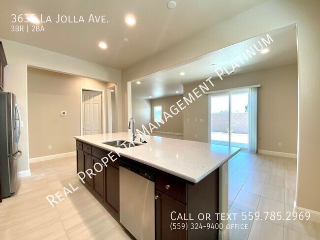 Building Photo - 3635 La Jolla Ave