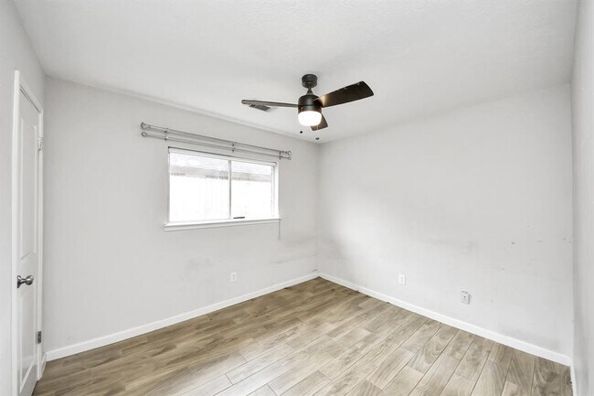 Building Photo - 2706 Plantation Dr