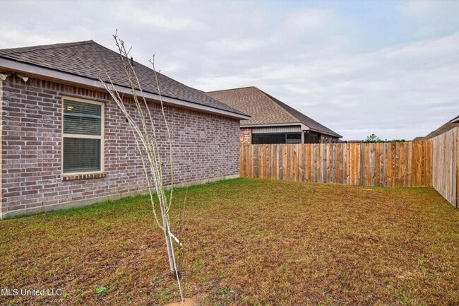 Building Photo - 18102 Evergreen Dr