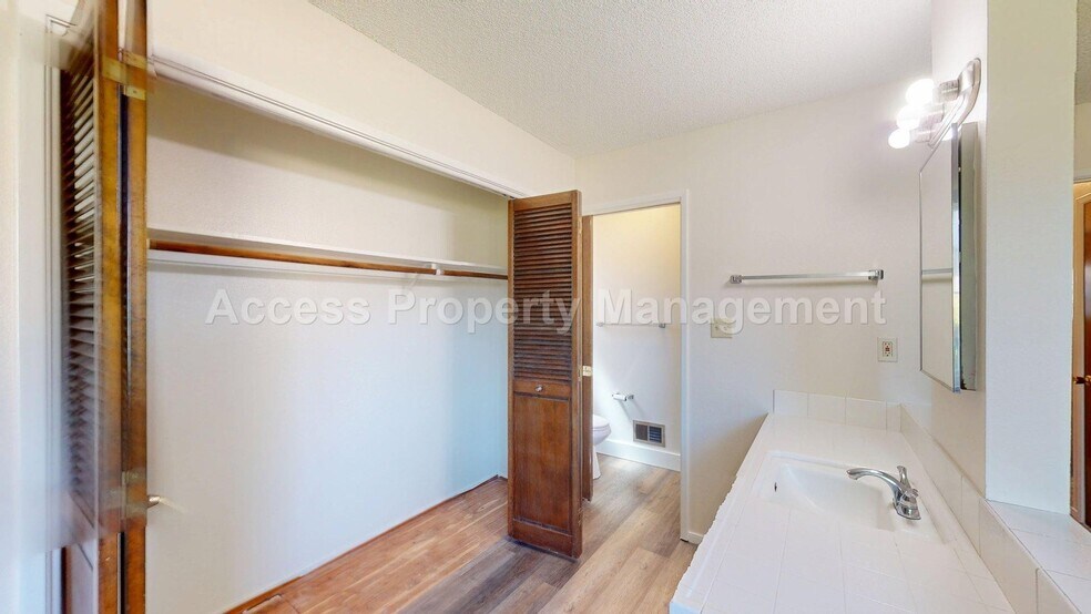 Building Photo - 1441 Montclair Dr