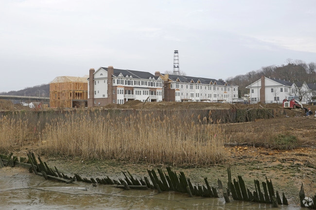 Building Photo - Roslyn Landing