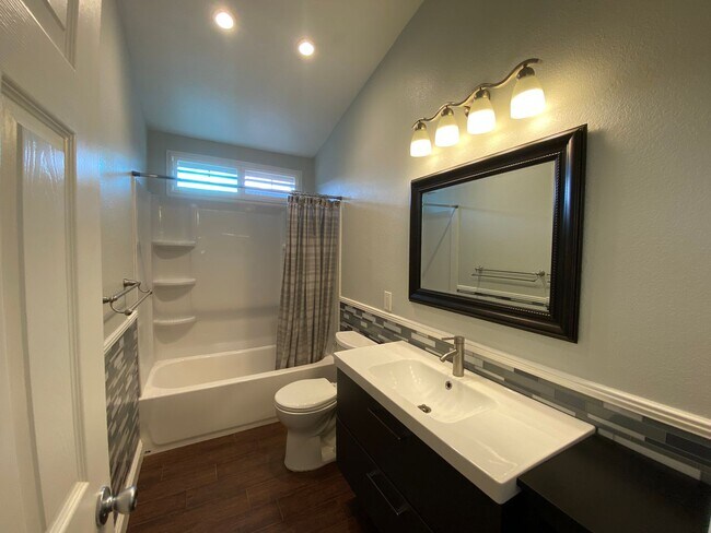 Building Photo - Beautiful & Spacious Home with Modern Touches