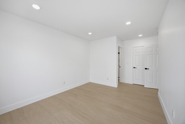 Building Photo - 1040 Gardena
