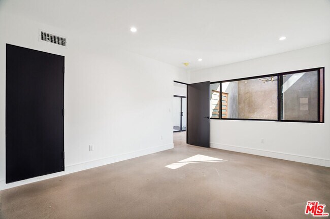 Building Photo - 6236 Sale Ave