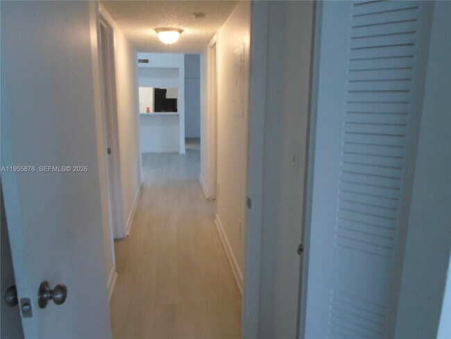 Building Photo - 20760 NE 4th Ct