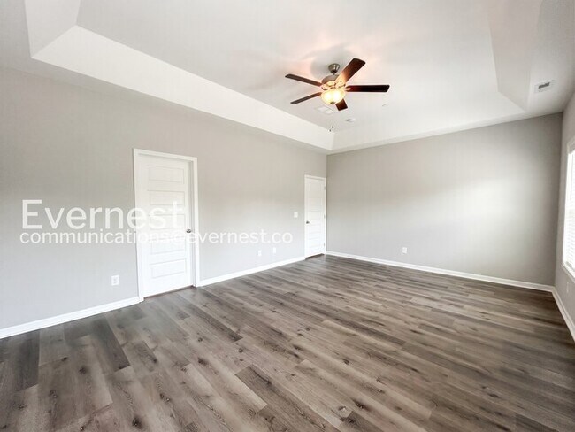 Building Photo - Limited Time Special Offer / 3 Bed/2 Bath Home with Garage / Pet-Friendly / Vouchers Accepted / A...