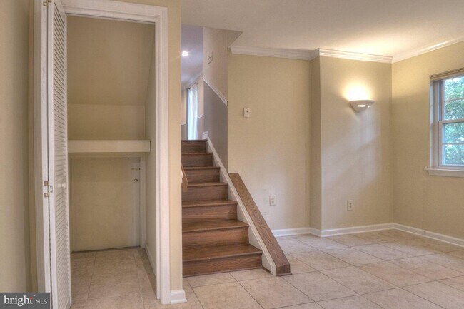 Building Photo - 2405 Earlsgate Ct