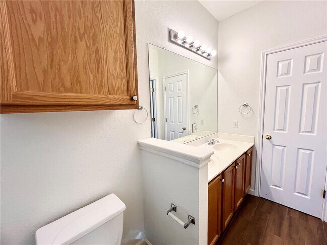 Building Photo - 804 N Creek Blvd