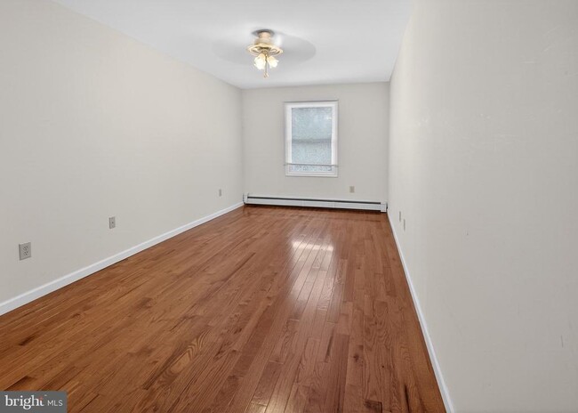 Building Photo - 764 Lakehurst Rd