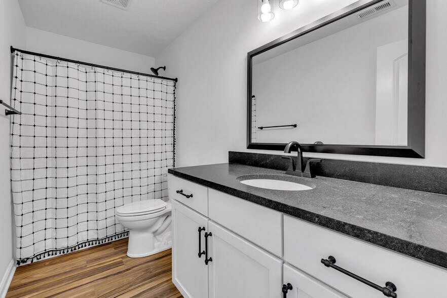 Building Photo - 9724 Brooks Dr