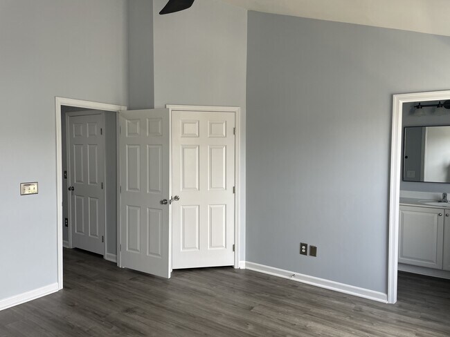 Building Photo - 2068 Lockwood Dr
