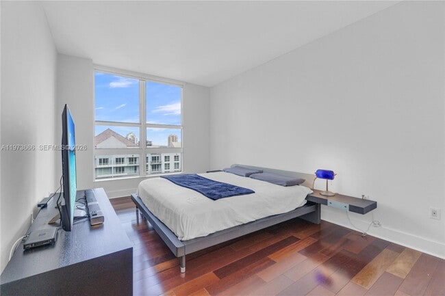 Building Photo - 1155 Brickell Bay Dr