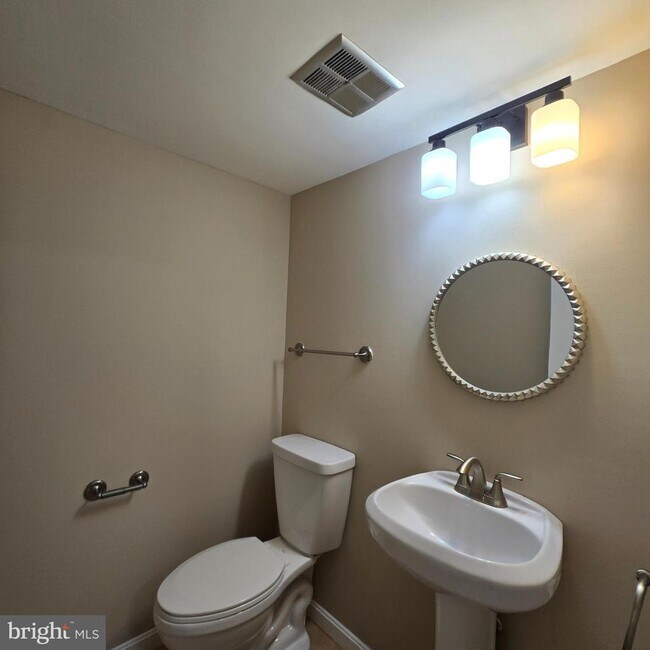 Building Photo - 5676 Kirkham Ct