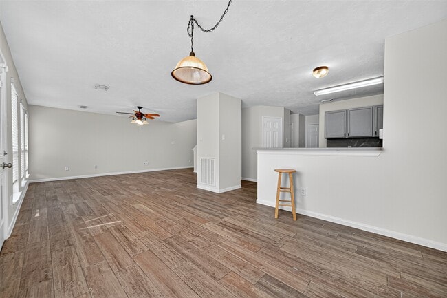 Building Photo - 1902 Sugar Pine Cir