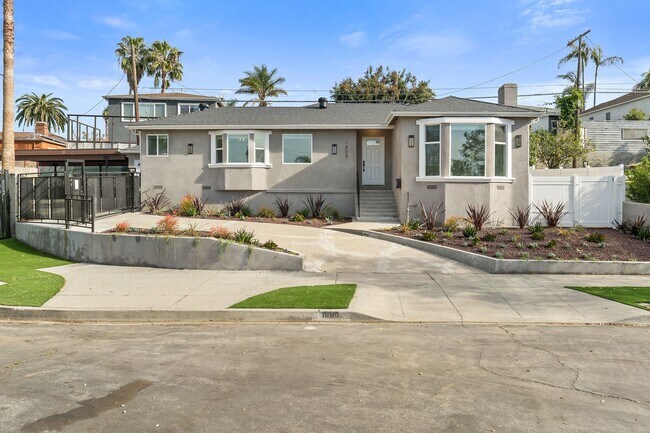 Building Photo - Designer Culver/Fairfax House + Studio | Dog Run & Private Orchard | 3-Car Parking