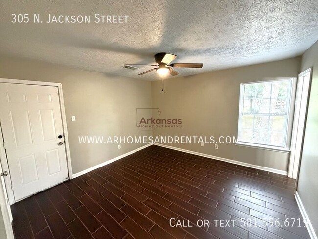 Building Photo - 305 N Jackson St