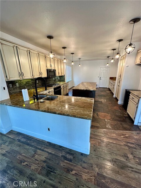 Building Photo - 31990 Pasos Pl