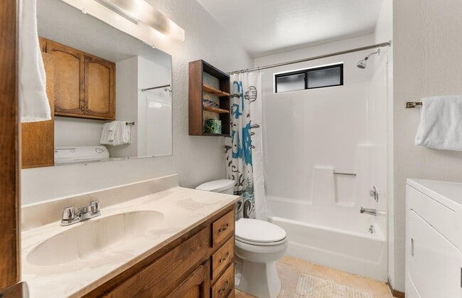 Building Photo - SKI LEASE: Ranch Home with Garage & Gas Fireplace!