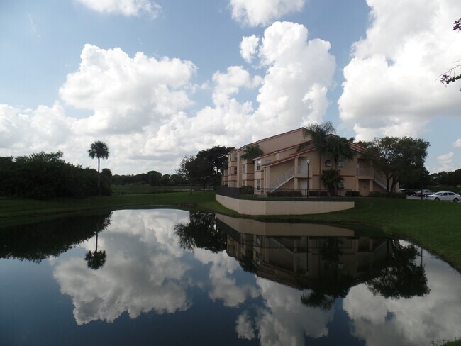 Building Photo - 3340 Pinewalk Dr N