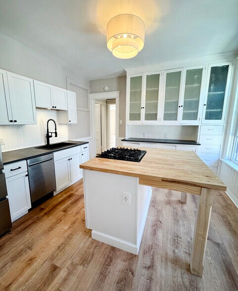 Eat-in Kitchen - 2480 N Murray Ave