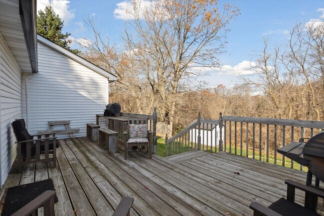 Building Photo - 5695 Hinkley Rd