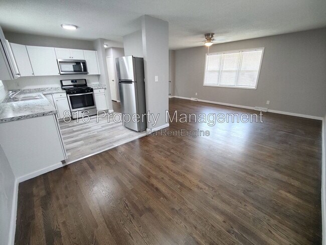 Building Photo - 7941 NE San Rafael Dr
