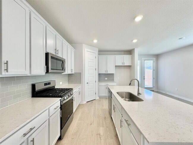 Building Photo - 404 Tinto St