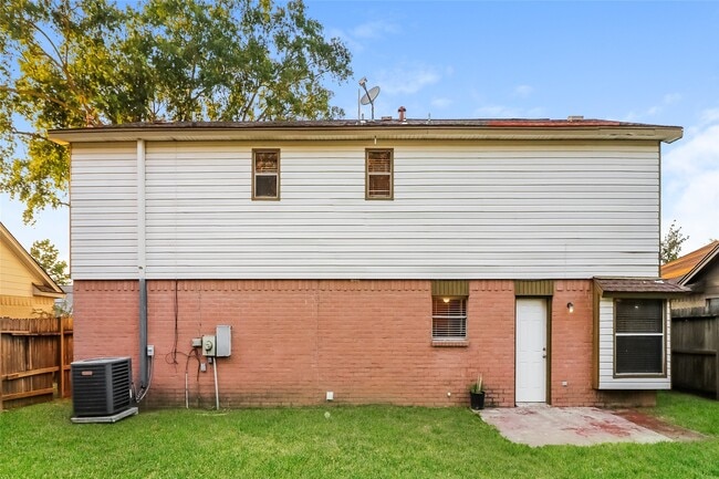 Building Photo - 14815 Oak Pines Dr