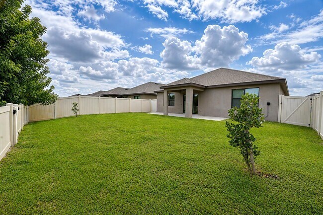 Building Photo - 927 Remington Green Dr SE