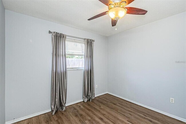 Building Photo - 7057 Sunset Dr S