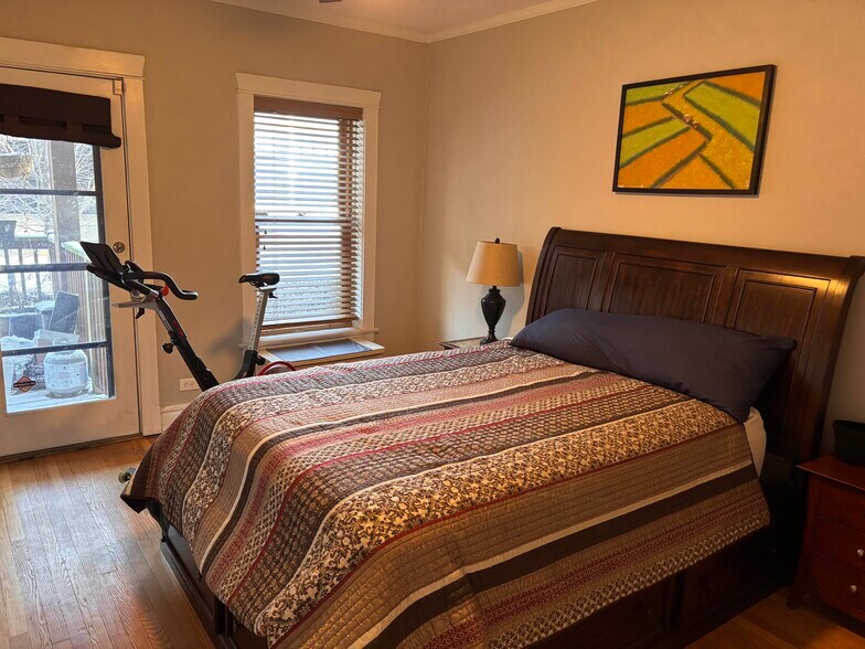 Building Photo - 642 W Bittersweet Pl