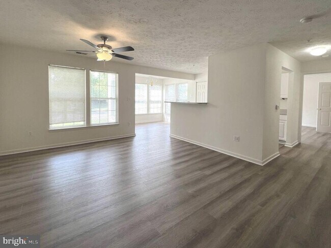 Building Photo - 705 Harvest Run Dr