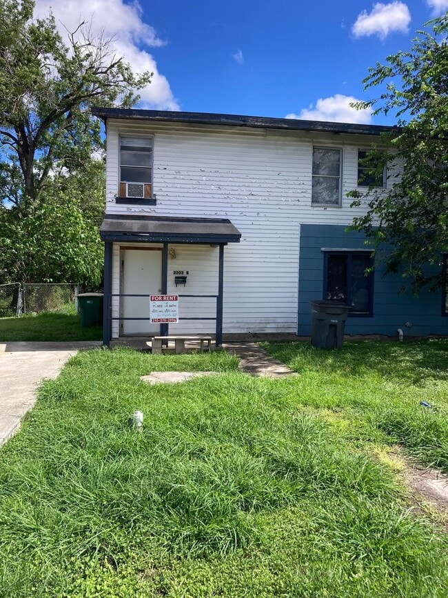 Building Photo - 3203 E Rio Grande St