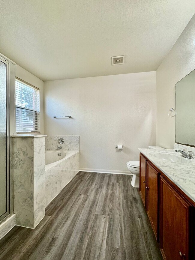 Building Photo - Desirable Highlands at Sagert Ranch Neighborhood!! Features 4 Bedrooms, 2.25 Bath, 2 Car Garage Home