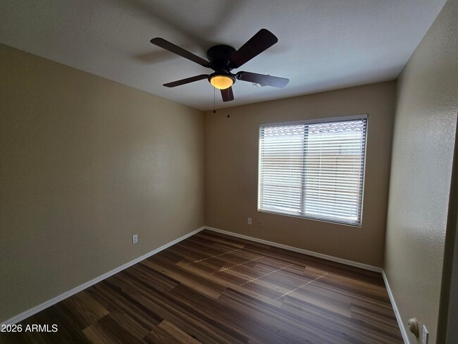 Building Photo - 1074 E Cathy Dr