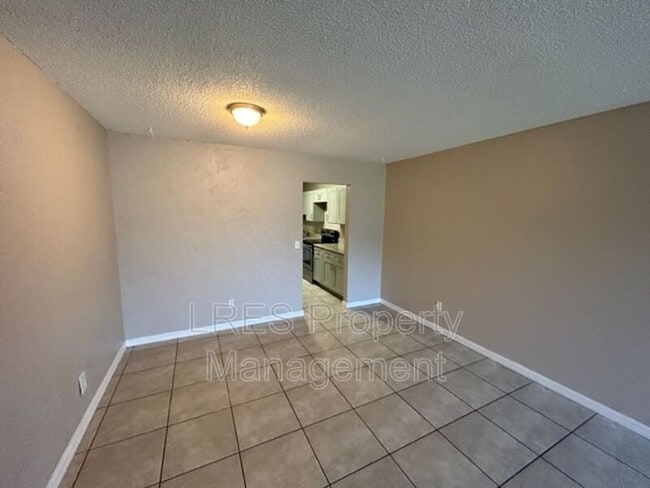 Building Photo - 605 Northlake Blvd