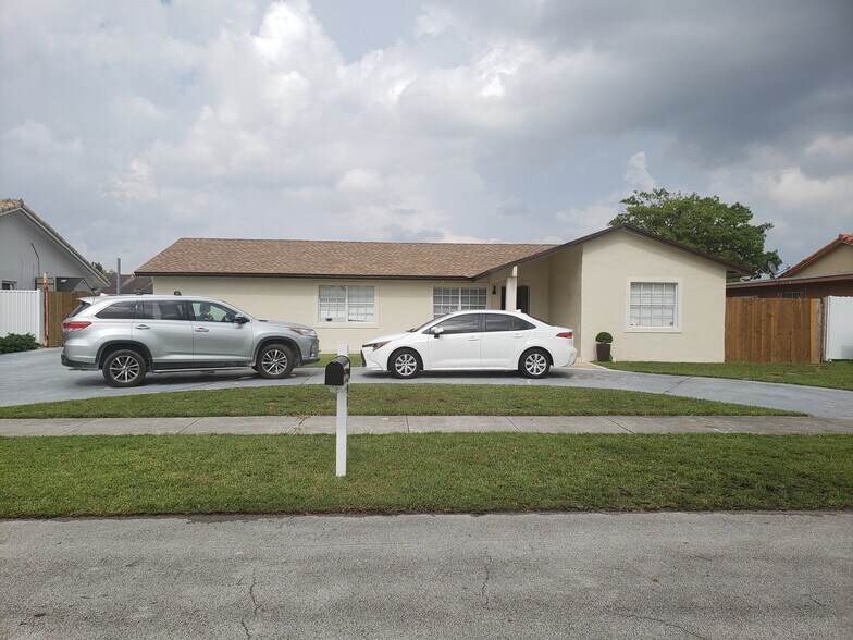 Building Photo - 4301 SW 135th Ave