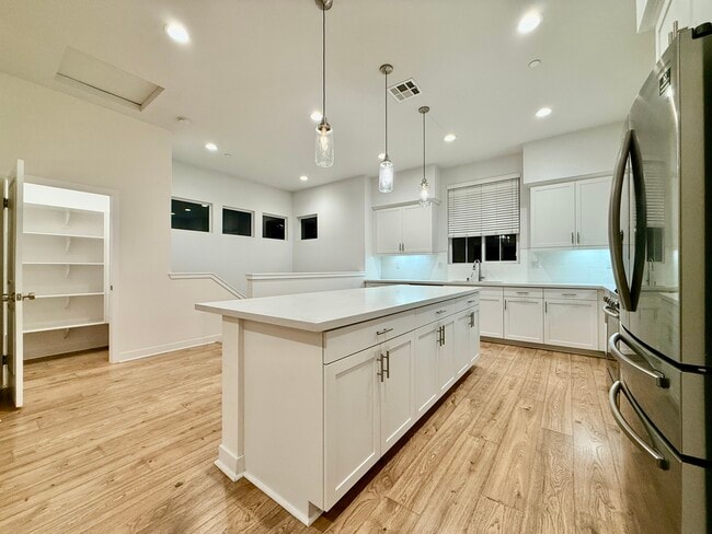 Building Photo - 8315 N Peyton Way