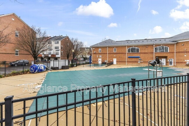 Building Photo - 5108 Donovan Dr