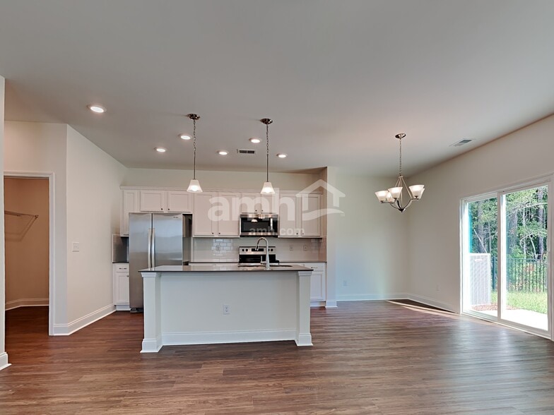 Building Photo - 302 West St