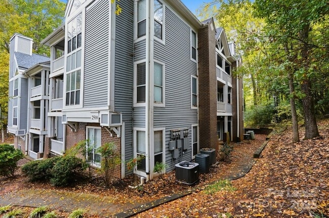 Building Photo - 2500 Cranbrook Ln