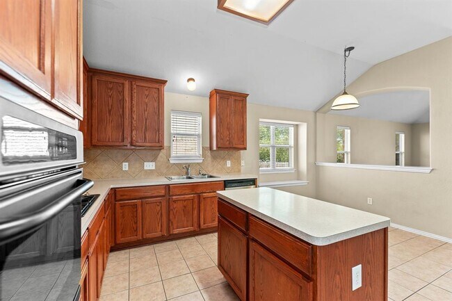 Building Photo - 208 Pecanwood S