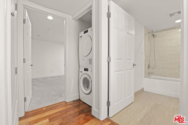 Building Photo - 5315 Bellingham Ave