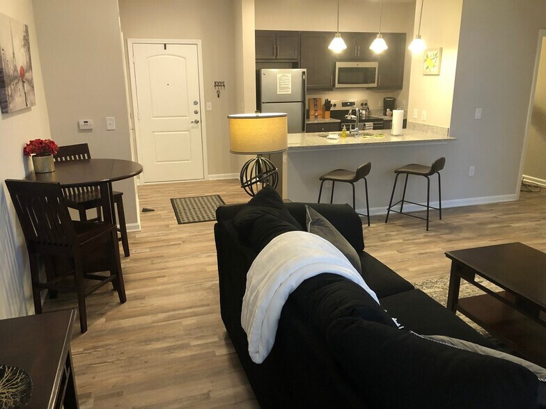 Building Photo - 1526 Millspring Dr