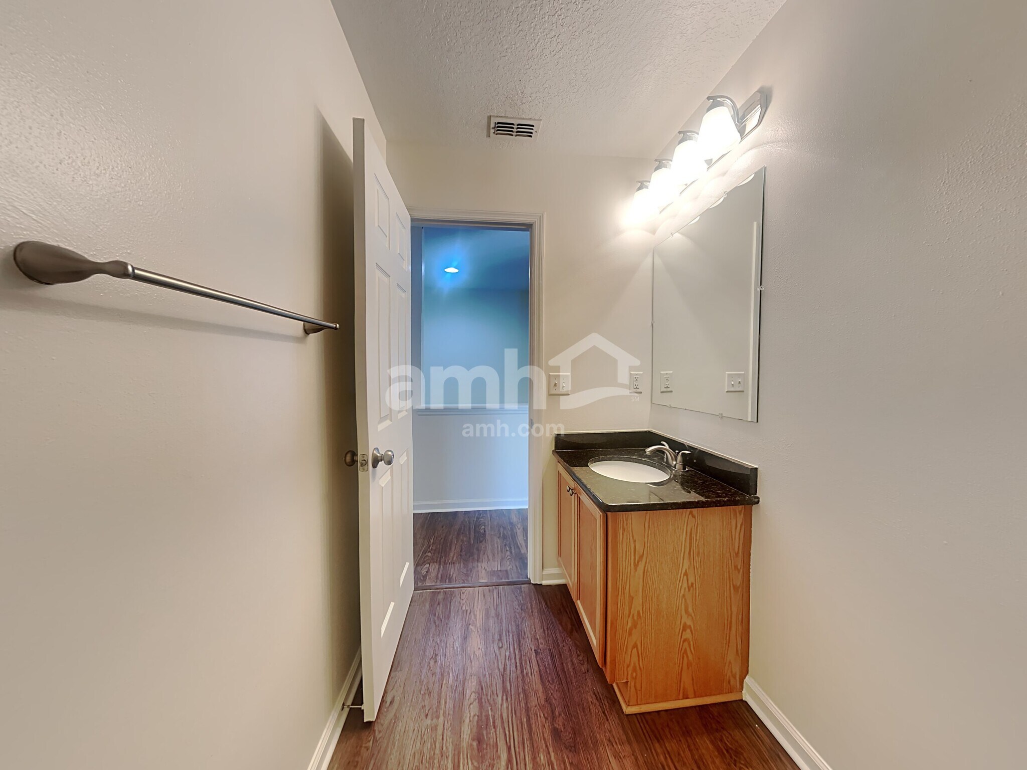 Building Photo - 75050 Ravenwood Dr