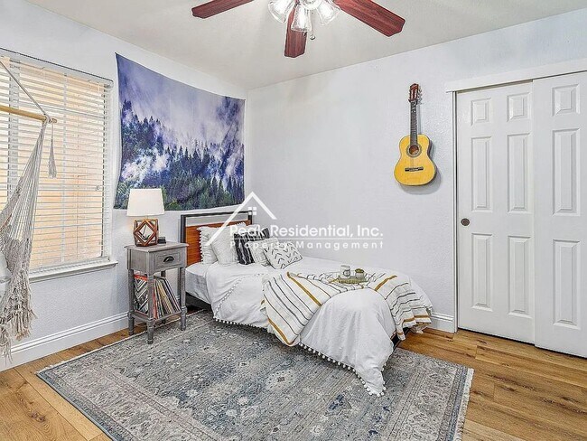 Building Photo - Updated 4bd/2ba Folsom Home with 3 Car Gar...