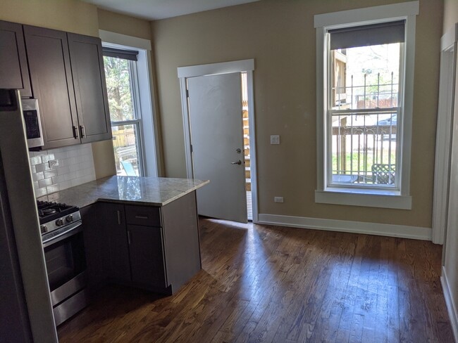 Building Photo - 1630 N Drake Ave