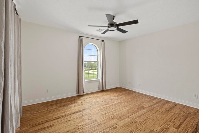 Building Photo - 4329 Edgewater Dr